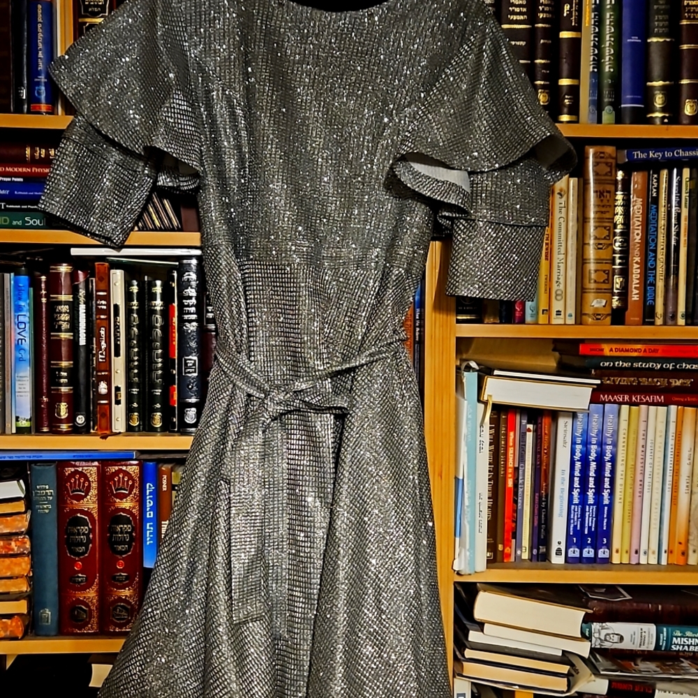Wedding/party dress..knee length..can wear with petticoat for a dressier look